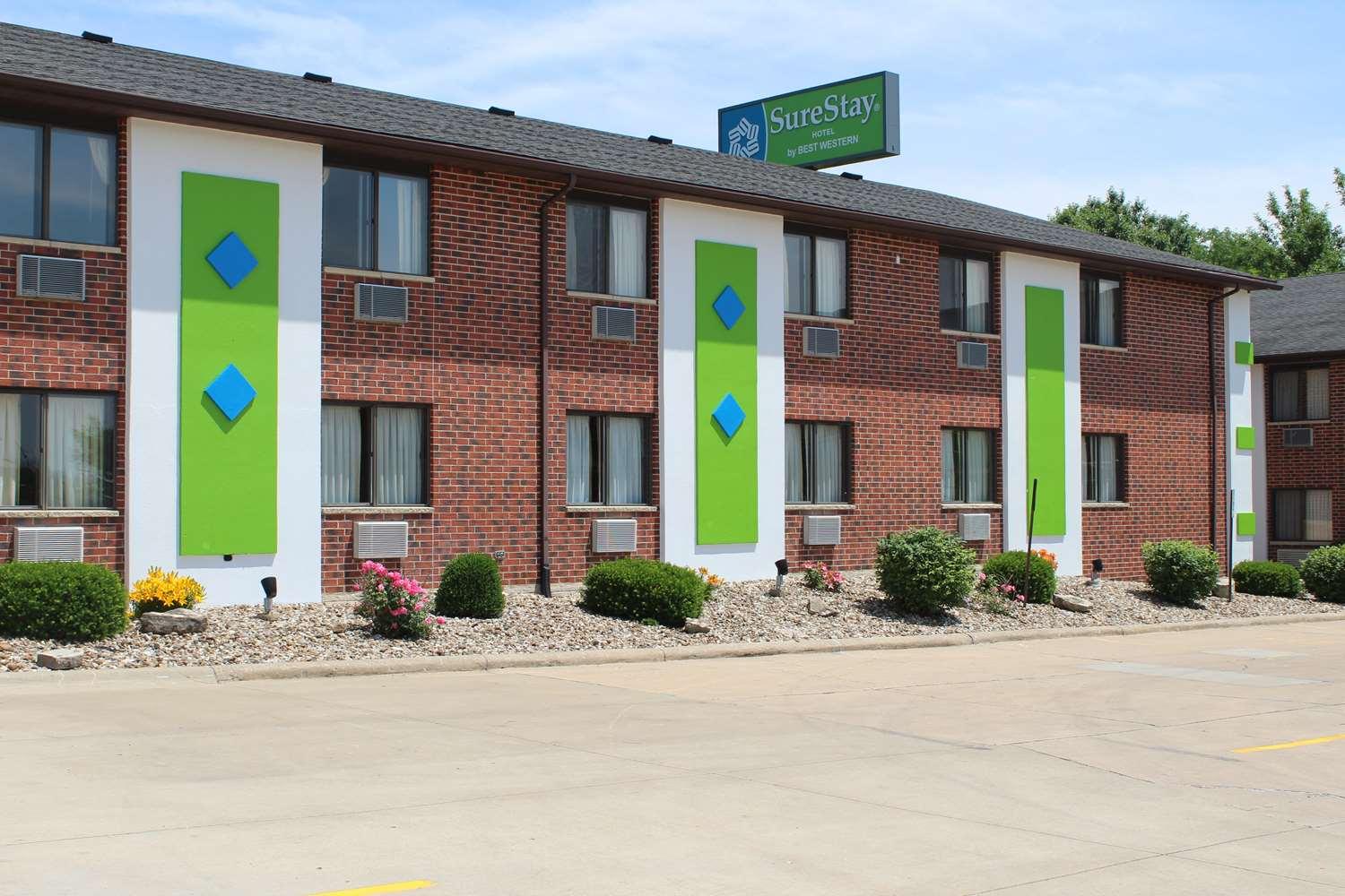 Ramada By Wyndham Cedar Rapids South Hotel Exterior foto