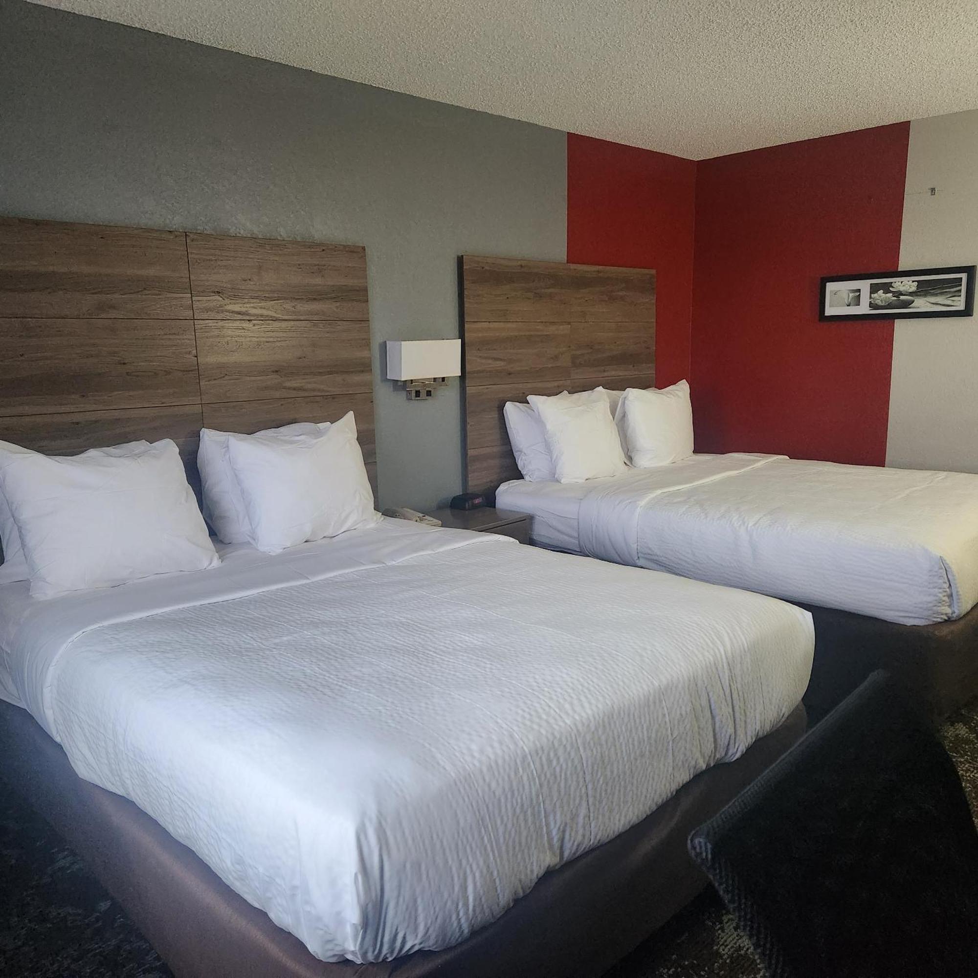 Ramada By Wyndham Cedar Rapids South Hotel Exterior foto