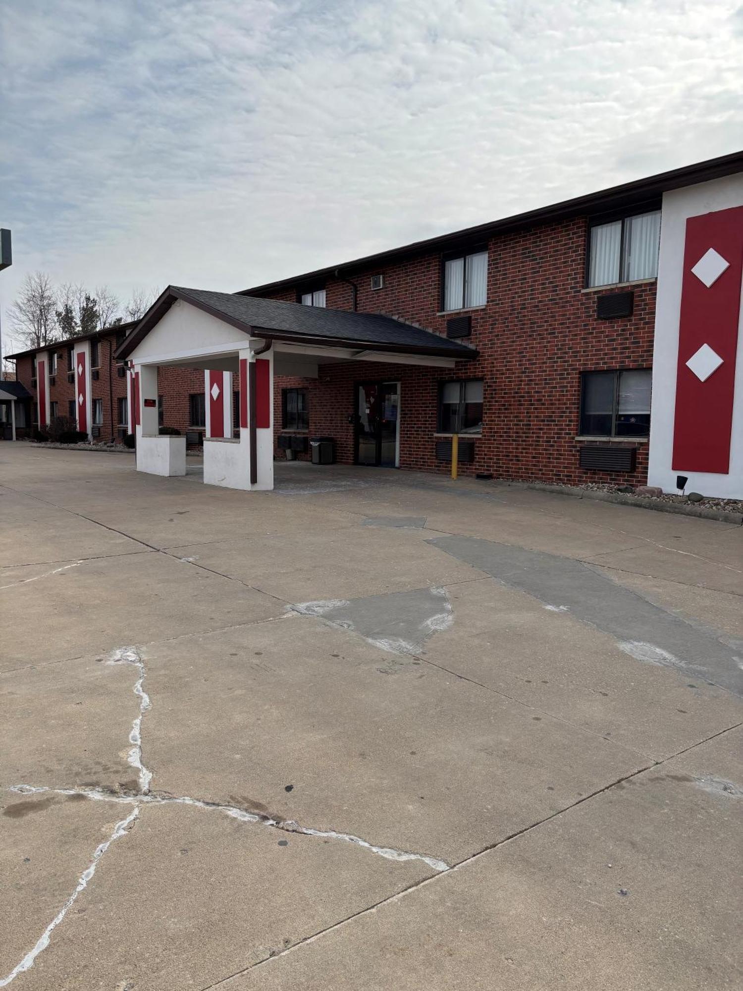 Ramada By Wyndham Cedar Rapids South Hotel Exterior foto